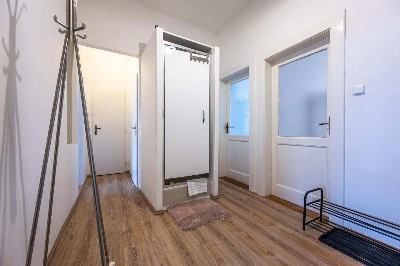 פראג Apartments Safarikova 18 מראה חיצוני תמונה